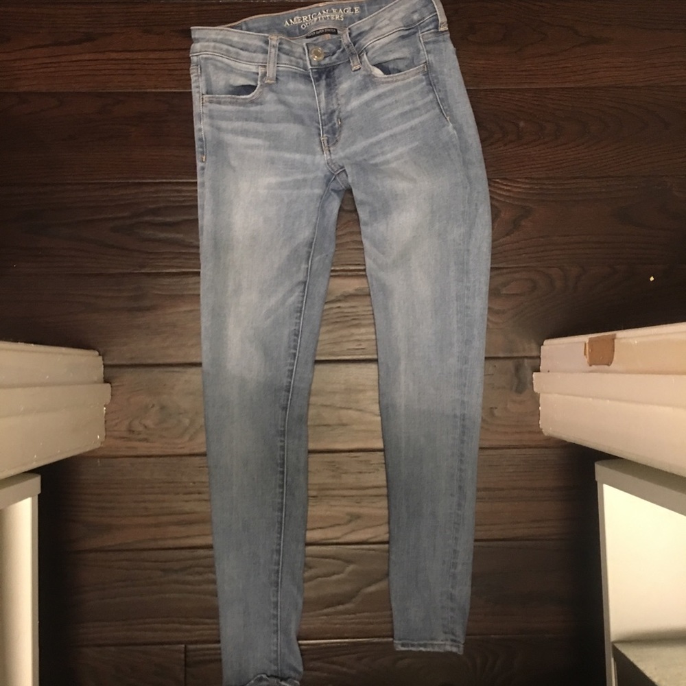 SALE NWOT American Eagle light wash jeans